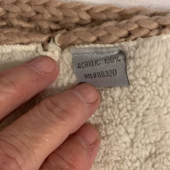 C.C Exclusives crocheted scarf with faux fur lining - Picture 4 of 7